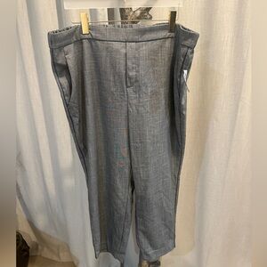 NWT Old Navy Women's Gray Pull-on Crop Ankle Pants with Pinstripe detail Sz 20